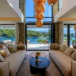 빌라 Luxury Seafront Prestige Brac With Pool & Private Sea Deck Selca (Brac)