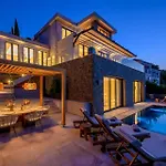 빌라 Luxury Seafront Prestige Brac With Pool & Private Sea Deck Selca (Brac)