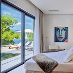 Luxury Seafront Prestige Brac With Pool & Private Sea Deck *