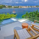Luxury Seafront Prestige Brac With Pool & Private Sea Deck *