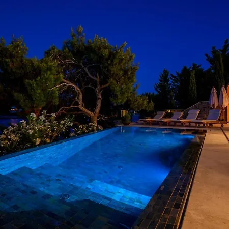 Villa Luxury Seafront Prestige Brac With Pool & Private Sea Deck