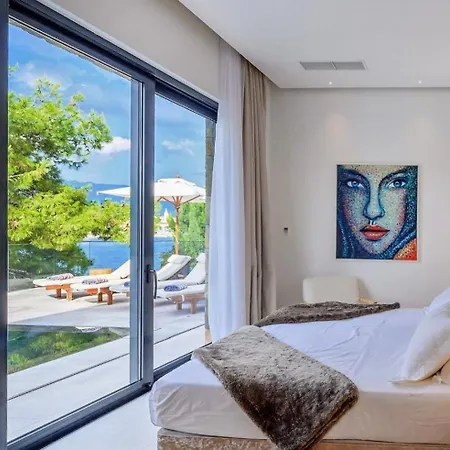 Luxury Seafront Prestige Brac With Pool & Private Sea Deck *