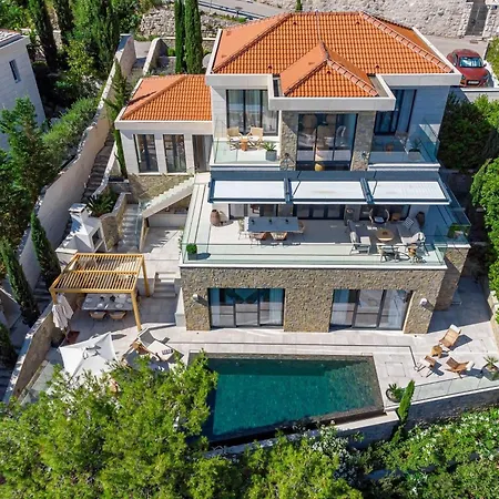 Luxury Seafront Prestige Brac With Pool & Private Sea Deck *