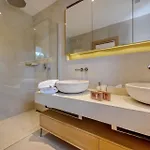 Luxury Seafront Prestige Brac With Pool & Private Sea Deck *