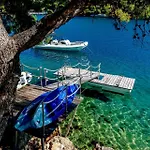 Luxury Seafront Prestige Brac With Pool & Private Sea Deck *