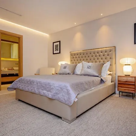فيلة Luxury Seafront Prestige Brac With Pool & Private Sea Deck *