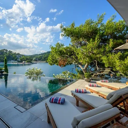 Luxury Seafront Prestige Brac With Pool & Private Sea Deck *