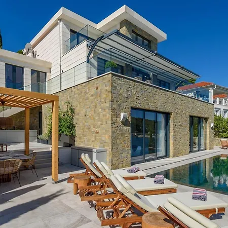 Luxury Seafront Prestige Brac With Pool & Private Sea Deck Selca (Brac)