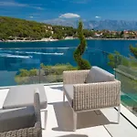 Luxury Seafront Prestige Brac With Pool & Private Sea Deck Selca (Brac)