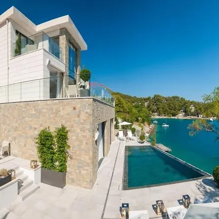 Villa Luxury Seafront Prestige Brac With Pool & Private Sea Deck