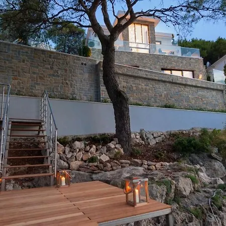 Luxury Seafront Prestige Brac With Pool & Private Sea Deck Selca (Brac)