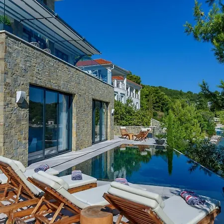 Villa Luxury Seafront Prestige Brac With Pool & Private Sea Deck